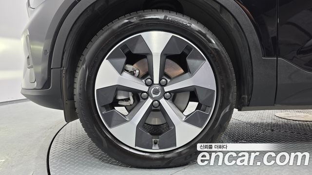 Volvo XC40 B4 Ultimate Bright 2023 — фото 5