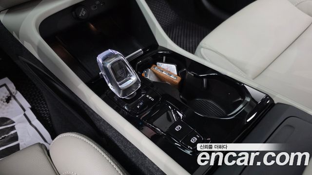 Volvo XC40 B4 Ultimate Bright 2023 — фото 9