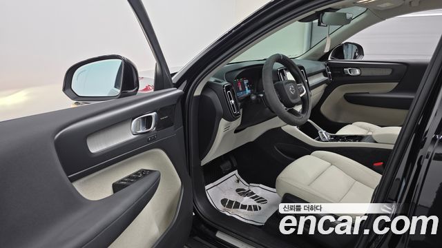 Volvo XC40 B4 Ultimate Bright 2023 — фото 10