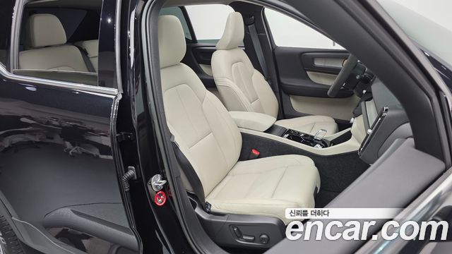 Volvo XC40 B4 Ultimate Bright 2023 — фото 12