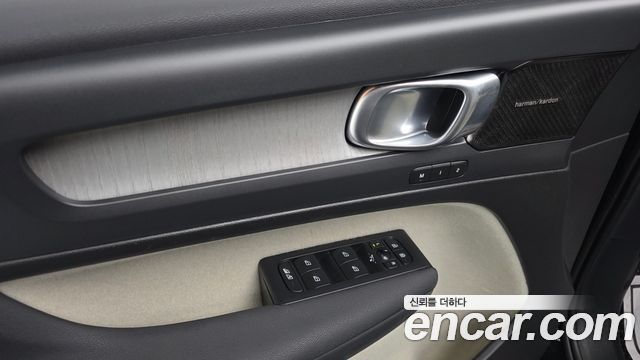 Volvo XC40 B4 Ultimate Bright 2023 — фото 14