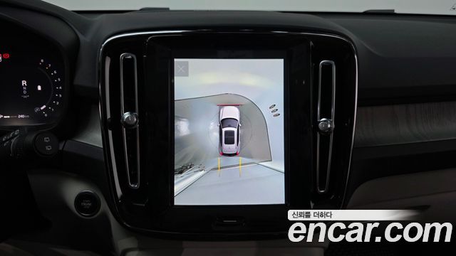 Volvo XC40 B4 Ultimate Bright 2023 — фото 17