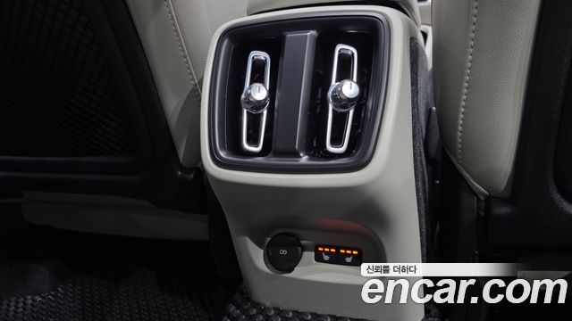Volvo XC40 B4 Ultimate Bright 2023 — фото 19