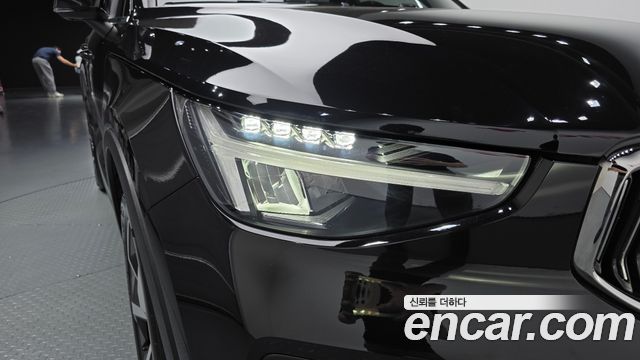 Volvo XC40 B4 Ultimate Bright 2023 — фото 22