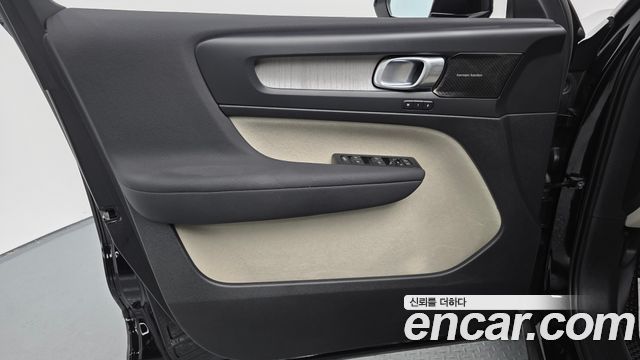 Volvo XC40 B4 Ultimate Bright 2023 — фото 27