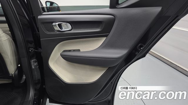 Volvo XC40 B4 Ultimate Bright 2023 — фото 33