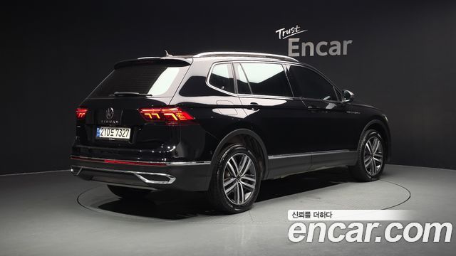 Volkswagen Tiguan Allspace 2.0 TSI Prestige 2023 — фото 2