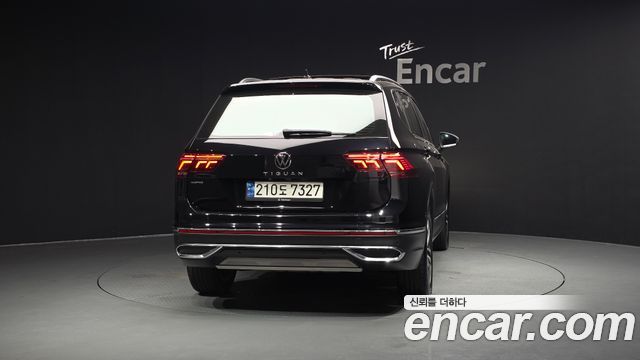 Volkswagen Tiguan Allspace 2.0 TSI Prestige 2023 — фото 4