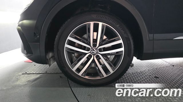Volkswagen Tiguan Allspace 2.0 TSI Prestige 2023 — фото 5