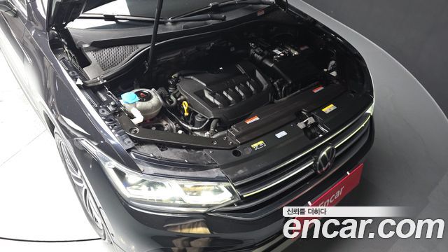 Volkswagen Tiguan Allspace 2.0 TSI Prestige 2023 — фото 6