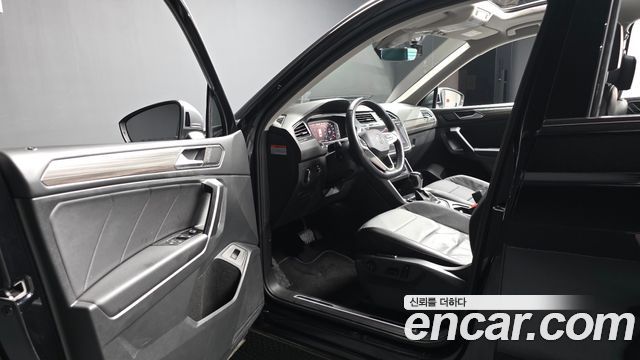 Volkswagen Tiguan Allspace 2.0 TSI Prestige 2023 — фото 10