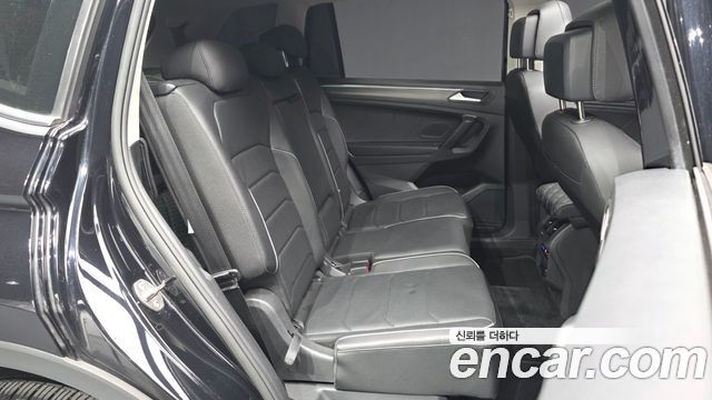 Volkswagen Tiguan Allspace 2.0 TSI Prestige 2023 — фото 12