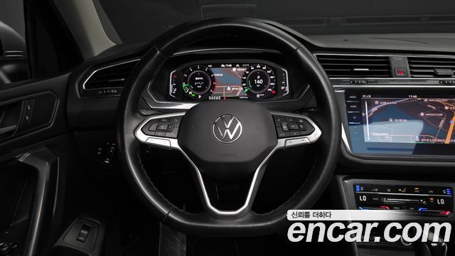 Volkswagen Tiguan Allspace 2.0 TSI Prestige 2023 — фото 13