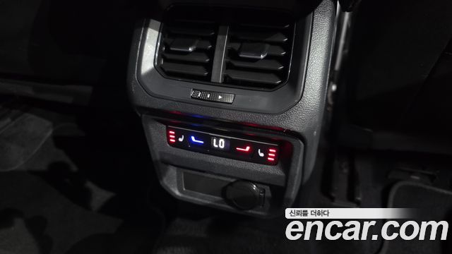 Volkswagen Tiguan Allspace 2.0 TSI Prestige 2023 — фото 19