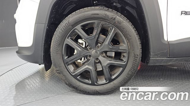Jeep Renegade 1.3 Limited 2023 — фото 5