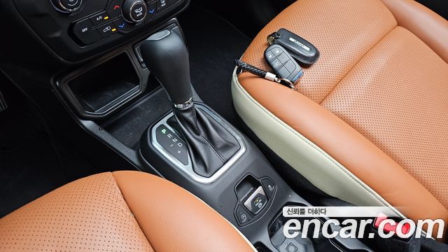 Jeep Renegade 1.3 Limited 2023 — фото 9