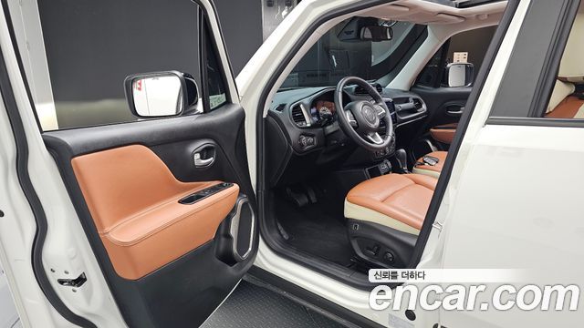 Jeep Renegade 1.3 Limited 2023 — фото 10