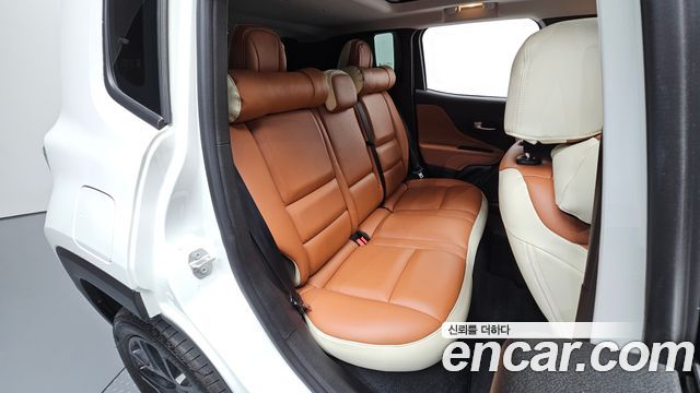 Jeep Renegade 1.3 Limited 2023 — фото 15