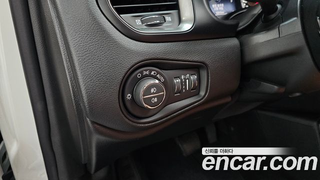 Jeep Renegade 1.3 Limited 2023 — фото 22