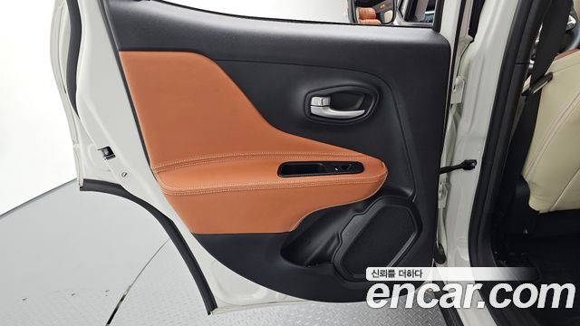 Jeep Renegade 1.3 Limited 2023 — фото 31