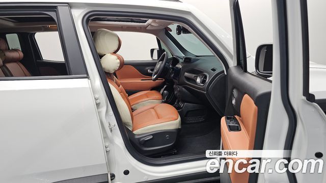 Jeep Renegade 1.3 Limited 2023 — фото 32