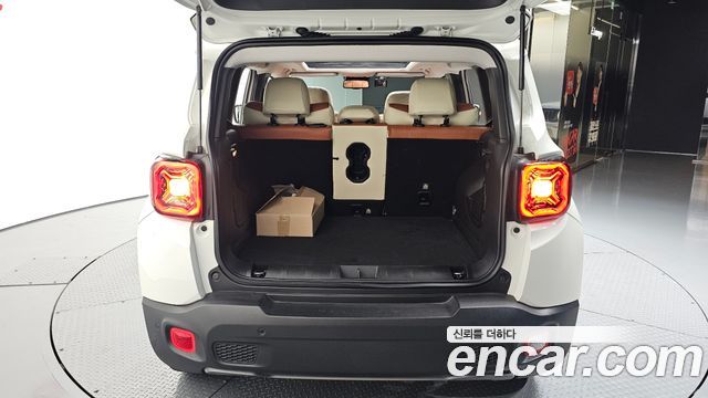 Jeep Renegade 1.3 Limited 2023 — фото 36