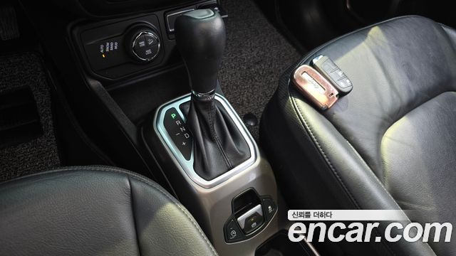 Jeep Renegade 2.0 Diesel Limited High AWD 2019 — фото 9