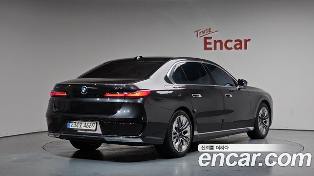 BMW 7 Series (G70) 740d xDrive Design Pure Excellence 2023 — фото 2