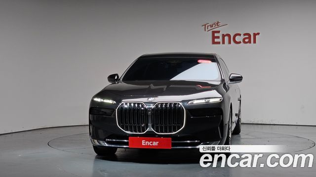 BMW 7 Series (G70) 740d xDrive Design Pure Excellence 2023 — фото 3