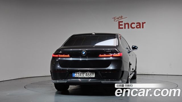 BMW 7 Series (G70) 740d xDrive Design Pure Excellence 2023 — фото 4