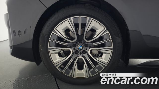 BMW 7 Series (G70) 740d xDrive Design Pure Excellence 2023 — фото 5