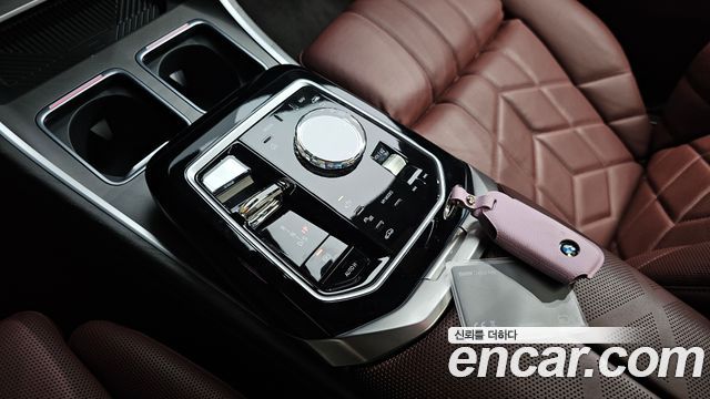 BMW 7 Series (G70) 740d xDrive Design Pure Excellence 2023 — фото 9