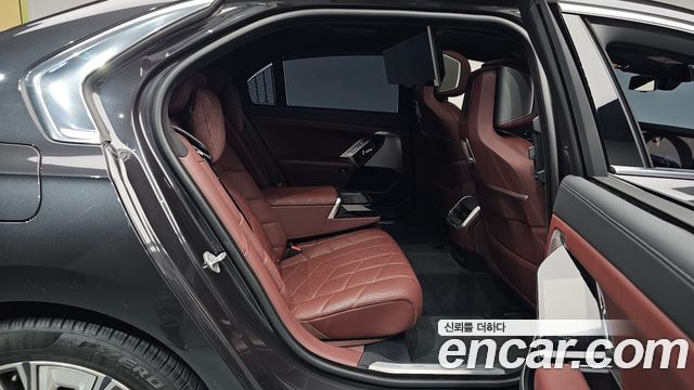 BMW 7 Series (G70) 740d xDrive Design Pure Excellence 2023 — фото 12