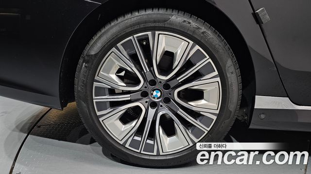 BMW 7 Series (G70) 740d xDrive Design Pure Excellence 2023 — фото 21