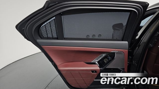 BMW 7 Series (G70) 740d xDrive Design Pure Excellence 2023 — фото 25