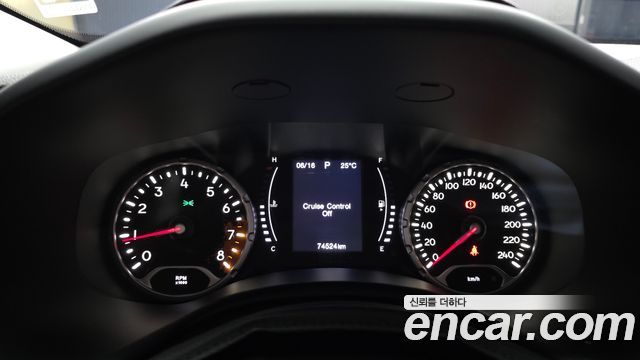 Jeep Renegade 2.4 Longitude 2017 — фото 8