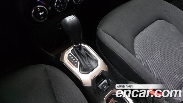 Jeep Renegade 2.4 Longitude 2017 — фото 9