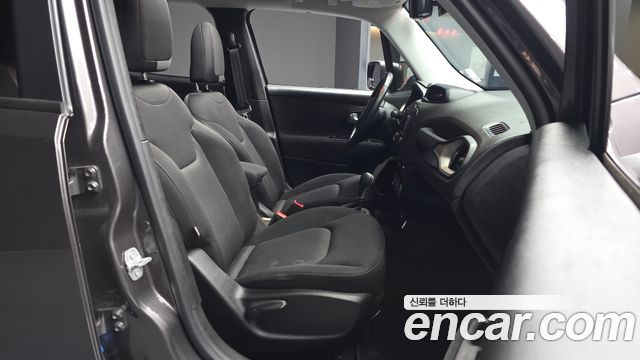 Jeep Renegade 2.4 Longitude 2017 — фото 11