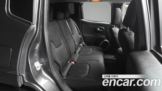 Jeep Renegade 2.4 Longitude 2017 — фото 12