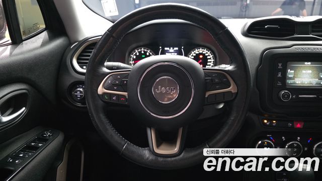 Jeep Renegade 2.4 Longitude 2017 — фото 13