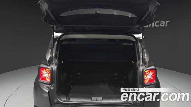 Jeep Renegade 2.4 Longitude 2017 — фото 20