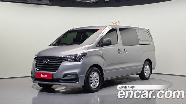 Hyundai Grand Starex Van 5-Seater Modern