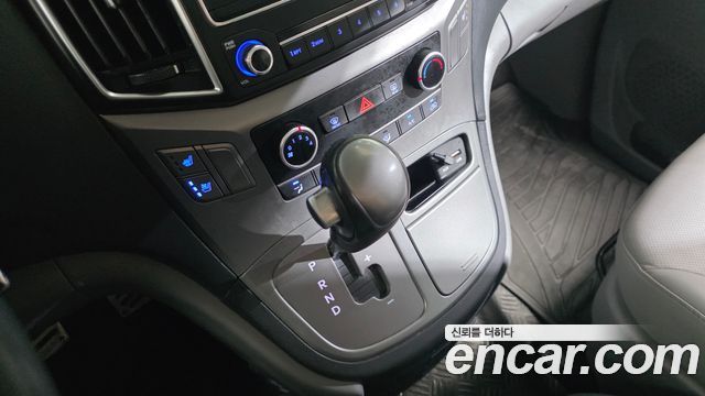 Hyundai Grand Starex Van 5-Seater Modern 2021 — фото 9