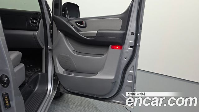 Hyundai Grand Starex Van 5-Seater Modern 2021 — фото 24