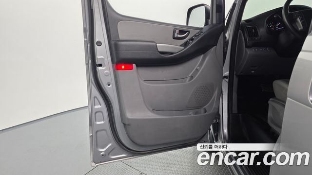 Hyundai Grand Starex Van 5-Seater Modern 2021 — фото 25