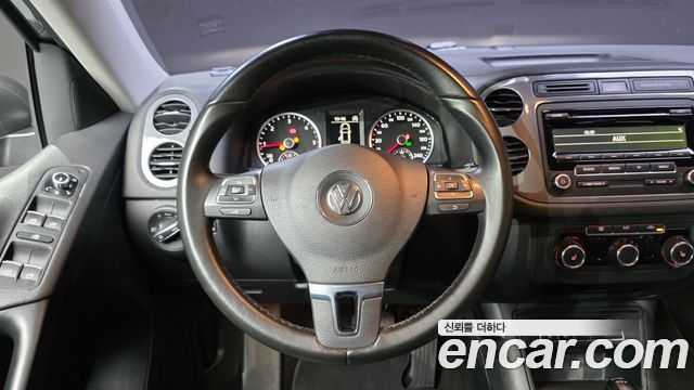 Volkswagen Tiguan 2.0 TDI Comfort 5N 2015 — фото 13