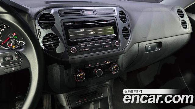 Volkswagen Tiguan 2.0 TDI Comfort 5N 2015 — фото 14