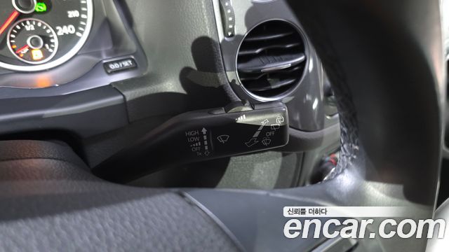 Volkswagen Tiguan 2.0 TDI Comfort 5N 2015 — фото 18