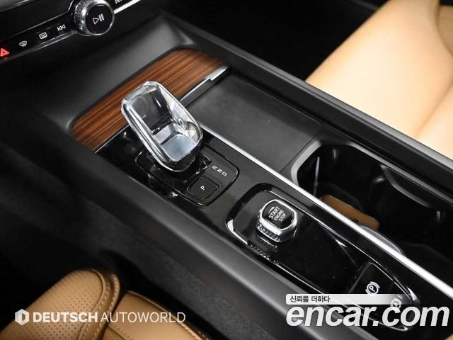 Volvo V60 Cross Country (II) B5 Ultimate AWD 2023 — фото 9