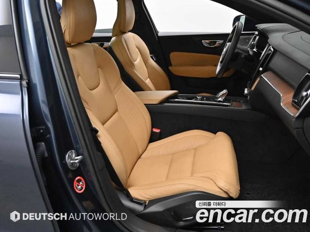 Volvo V60 Cross Country (II) B5 Ultimate AWD 2023 — фото 10